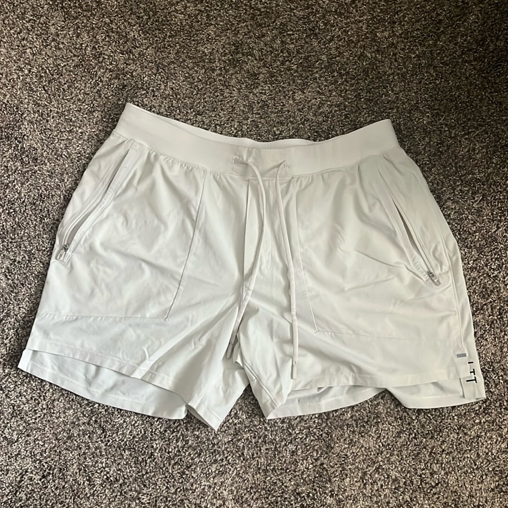 Men’s  lululemon Licensed to train shorts 7”